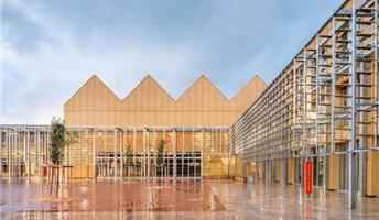 In Francia, da una fabbrica dismessa nasce un centro culturale a disposizione di un intero distretto