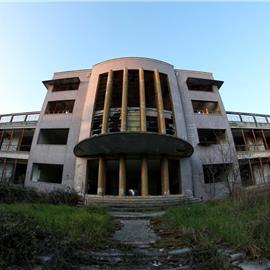 Ospedale in abbandono in provincia di Ancona, foto di Alessandro Tesei