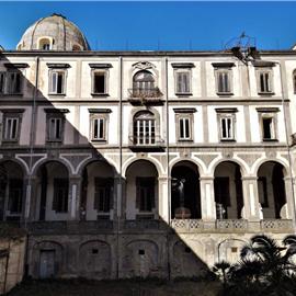 Ospedale in abbandono in Campania, foto di Lorenzo Jedermann