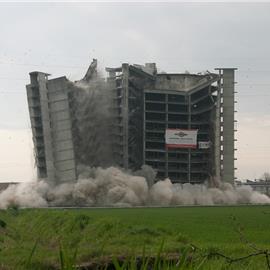 Demolizione con micro cariche - Blue Residence - San Giuliano Milanese (MI) - 2008 - Ph. Luca Ferruta  - Bauman&Partners