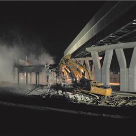 Demolizione notturna cavalcavia Autostrada Milano - Torino - 2006 - Ph. Luca Ferruta - Bauman&Partners