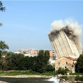 Demolizione con micro cariche Pastificio Ponte - Ponte San Giovanni (PG) - 2009 - Ph. Fabio Lepore